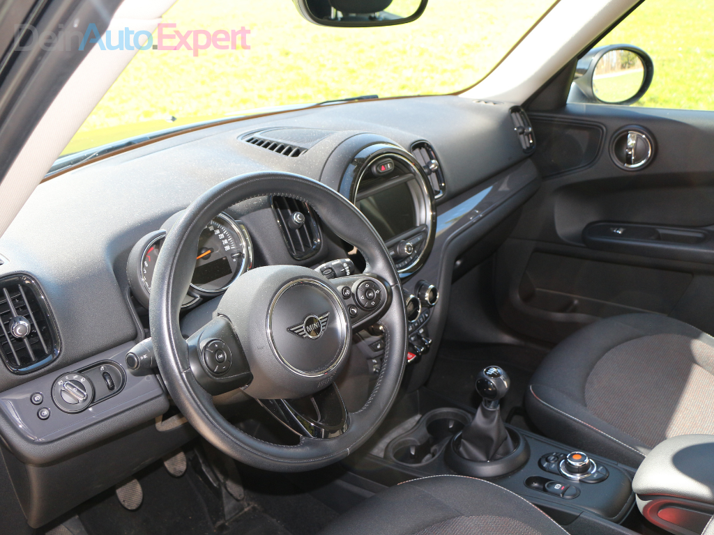 Innenraum Lenkrad NEU.webp