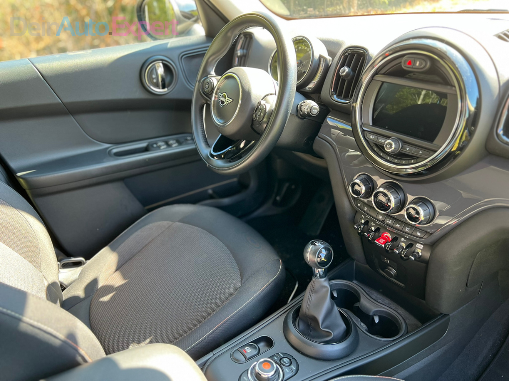 Innenraum Fahrer NEu.webp